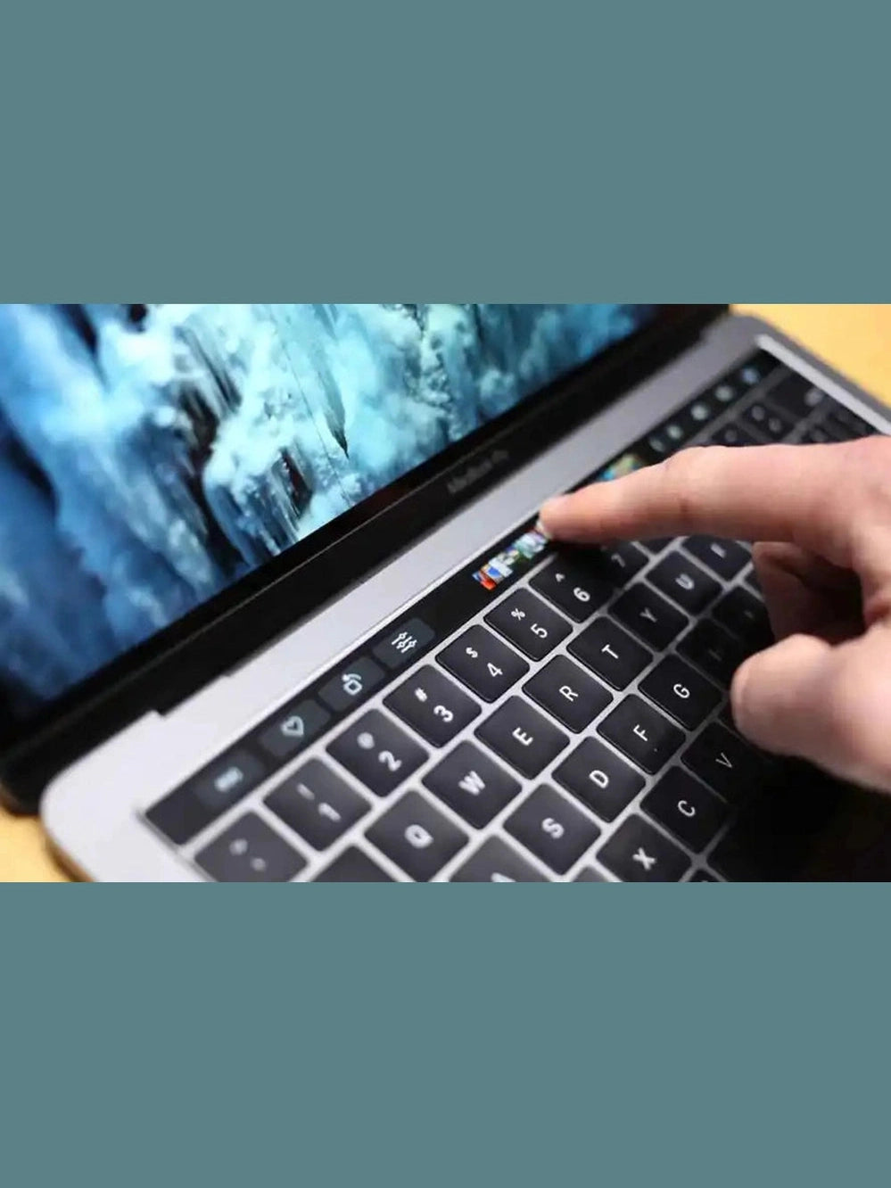 Laptop Macbook Pro 256GB, Intel i5, Gris Espacial, TouchBar, Reacondicionada A